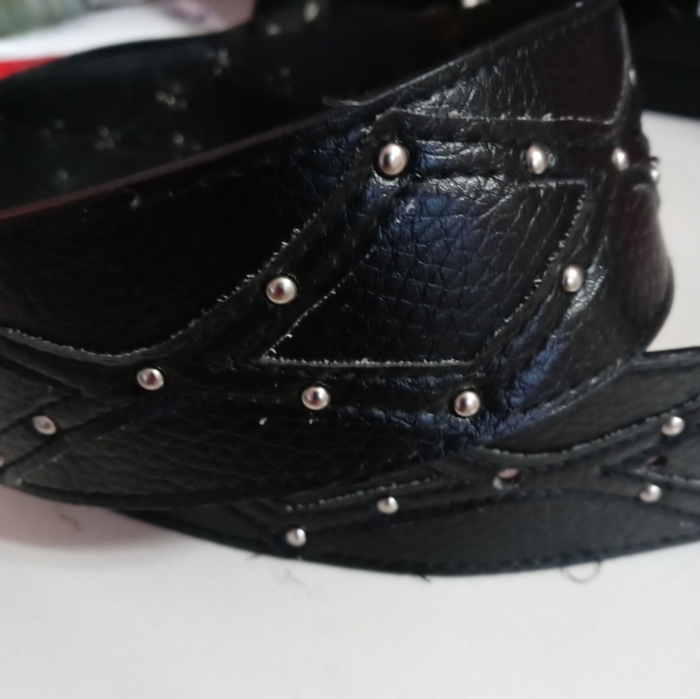 YMI JEAMSWEAR BLACK STUDDED FAUX SNAKE SKIN DIAMOND ACCENT BELT 41"